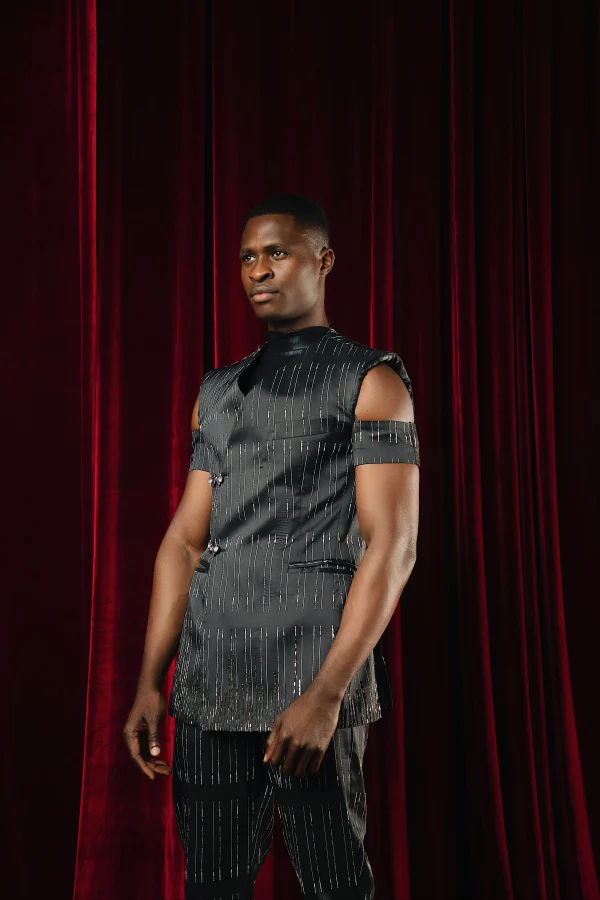 THE MASTE THREADED SUIT